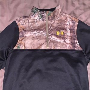 Underarmour pullover.